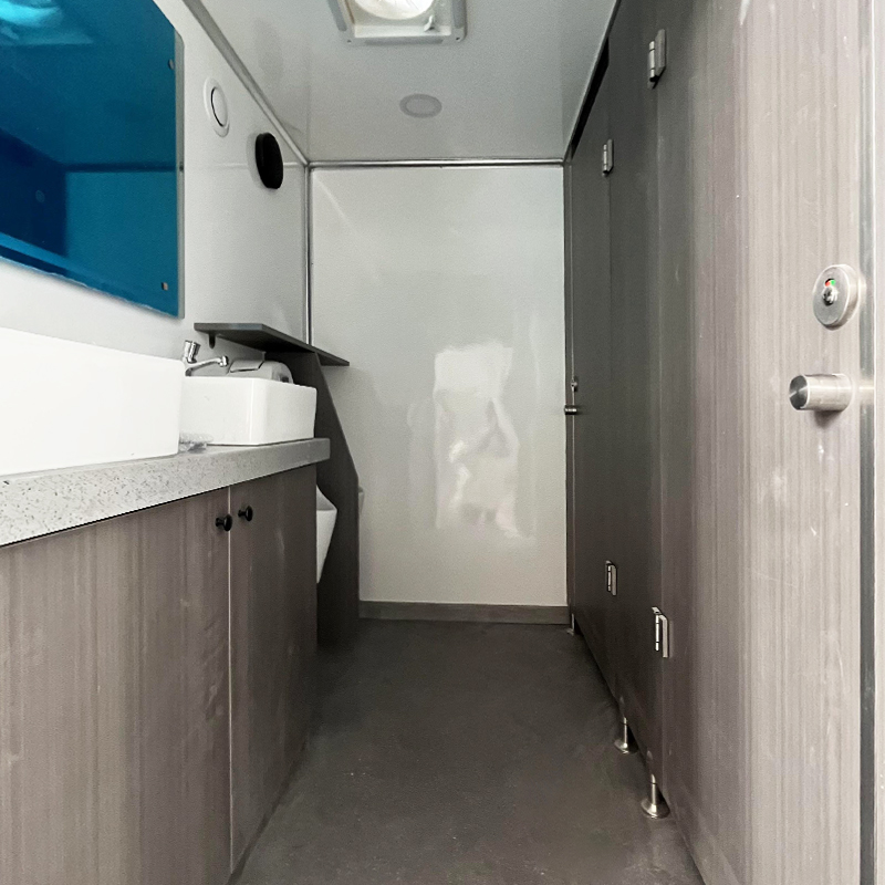 Portable Camp Toilet - Toilet Portabel Prefabrikasi Luar Ruangan Mewah